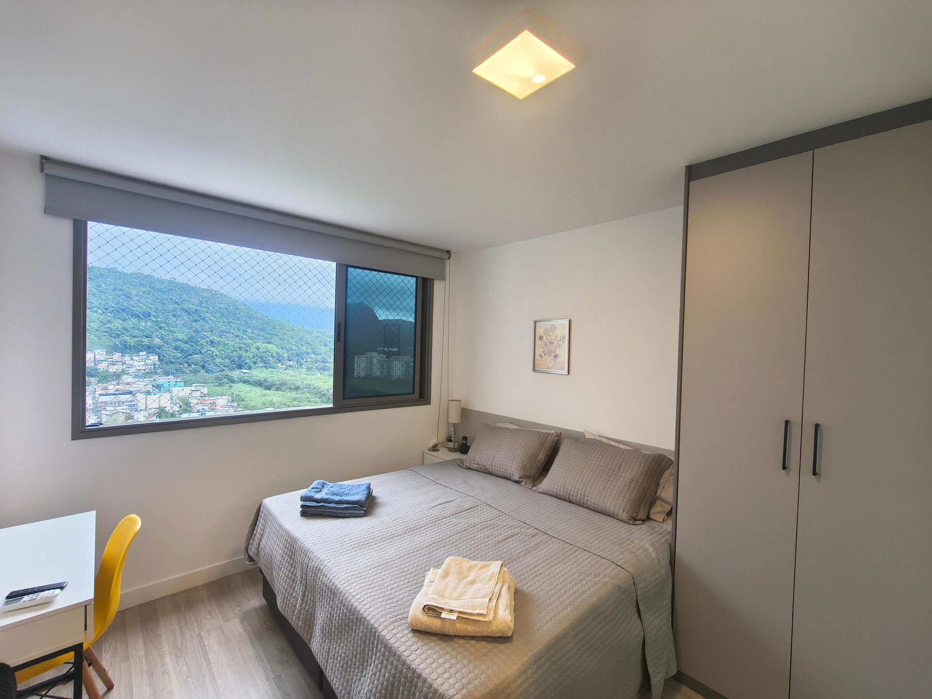 Furnished studio, 18 m², with floor-to-ceiling windows