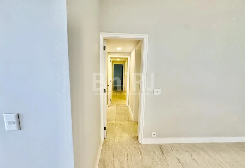 Furnished apartment, 121 m², with a glass-enclosed balcony — photo 19