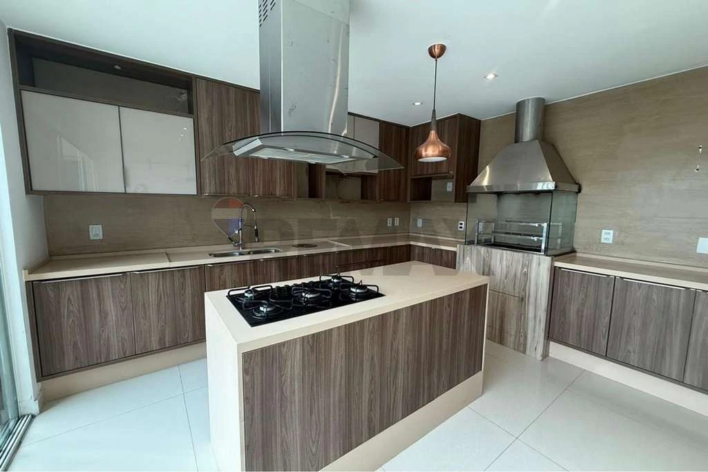 Furnished 246 m² apartment with 4 bedrooms and balcony — photo 7