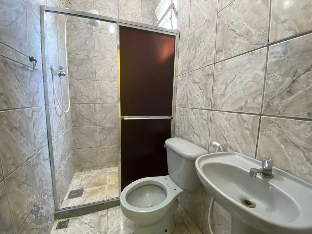 House with no parking: 1 bedroom and 1 bathroom — photo 5