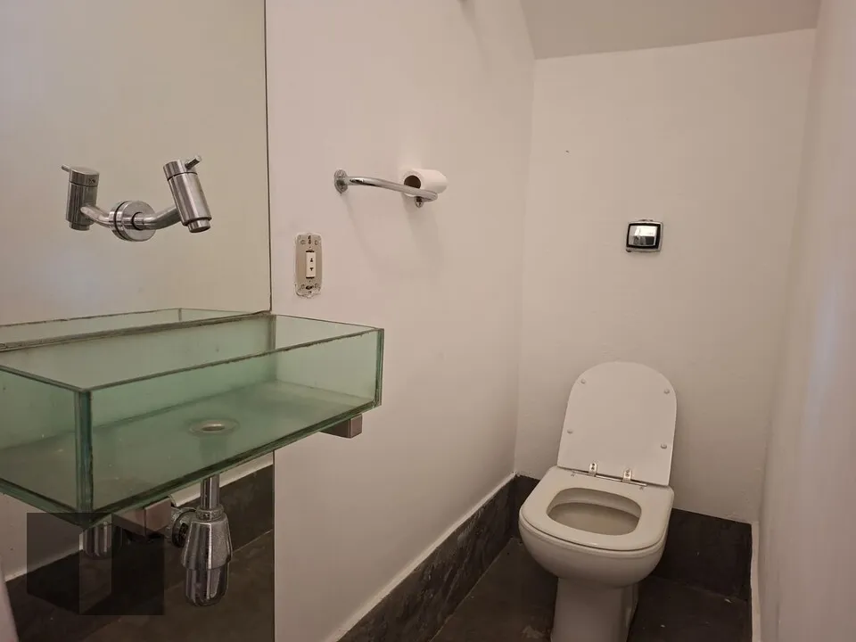 Unfurnished house with 3 bedrooms and a balcony — photo 2