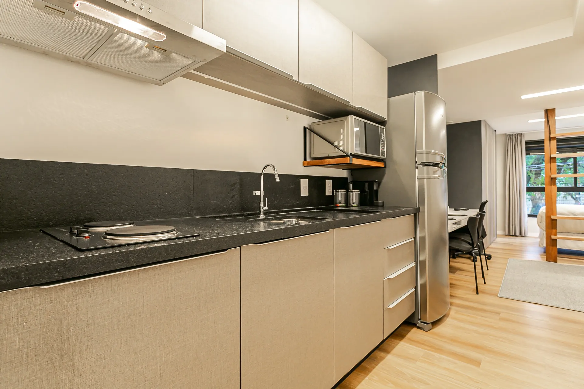 Estudio amueblado de 27 m² con 1 dormitorio y cocina abierta — photo 2