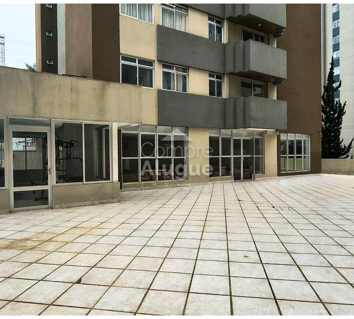 3-bedroom apartment in a building with a gym — photo 14
