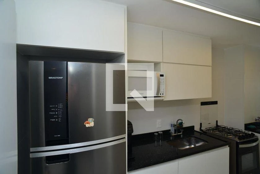 Glass-enclosed balcony in a 3-bedroom apartment, 103 m² — photo 2