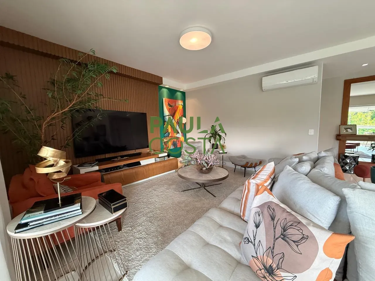 Furnished apartment, 227 m², with a walk-in closet