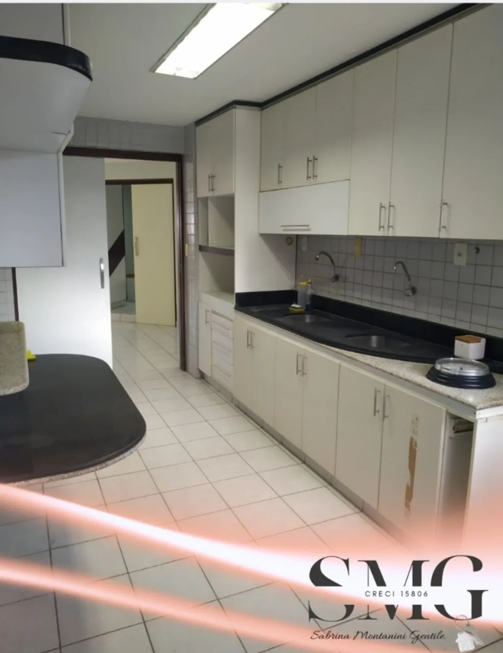 Apartamento com cozinha separada e 3 quartos