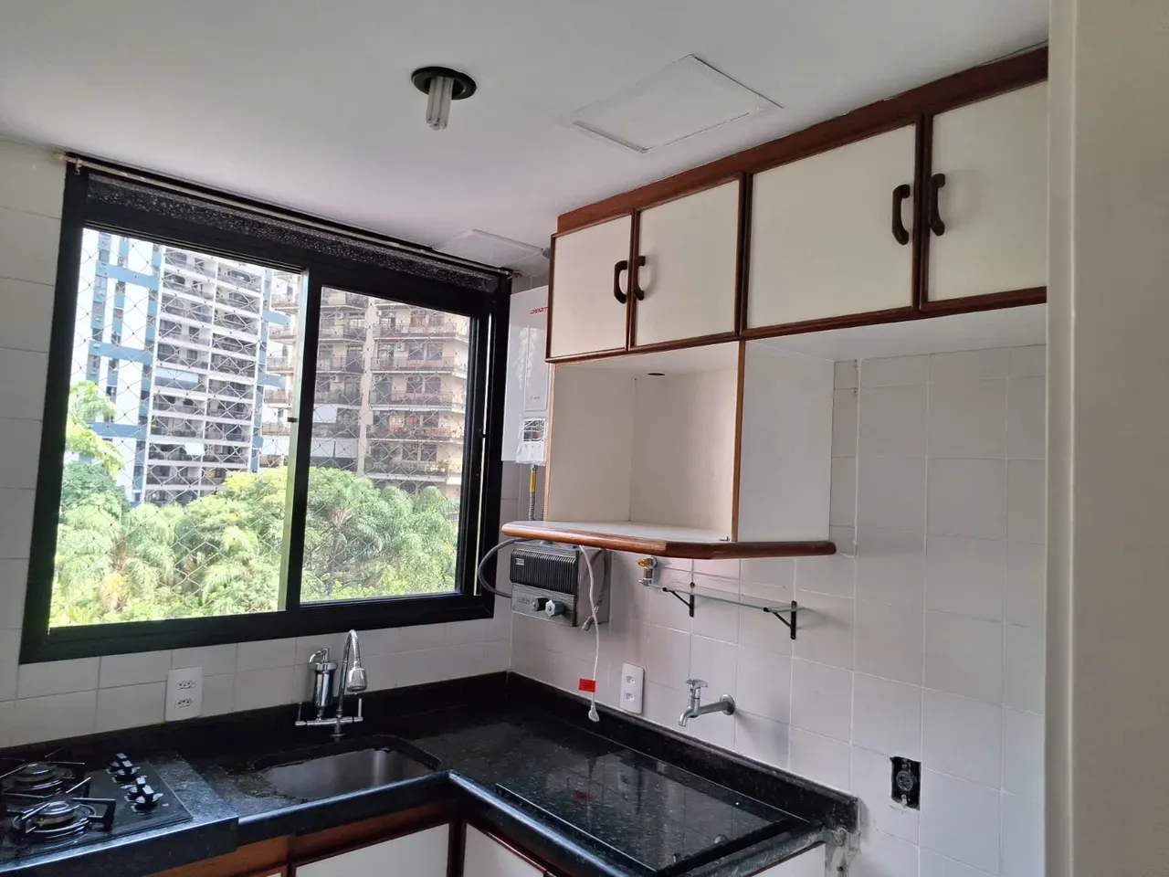 2-bedroom apartment with a grill on the balcony — photo 9