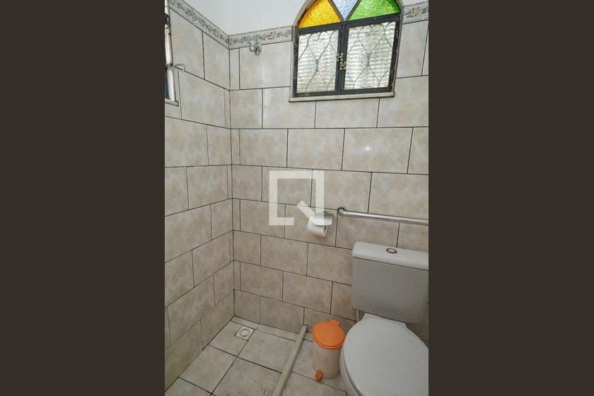 Casa com 2 quartos (85 m²) e 2 banheiros com vaga