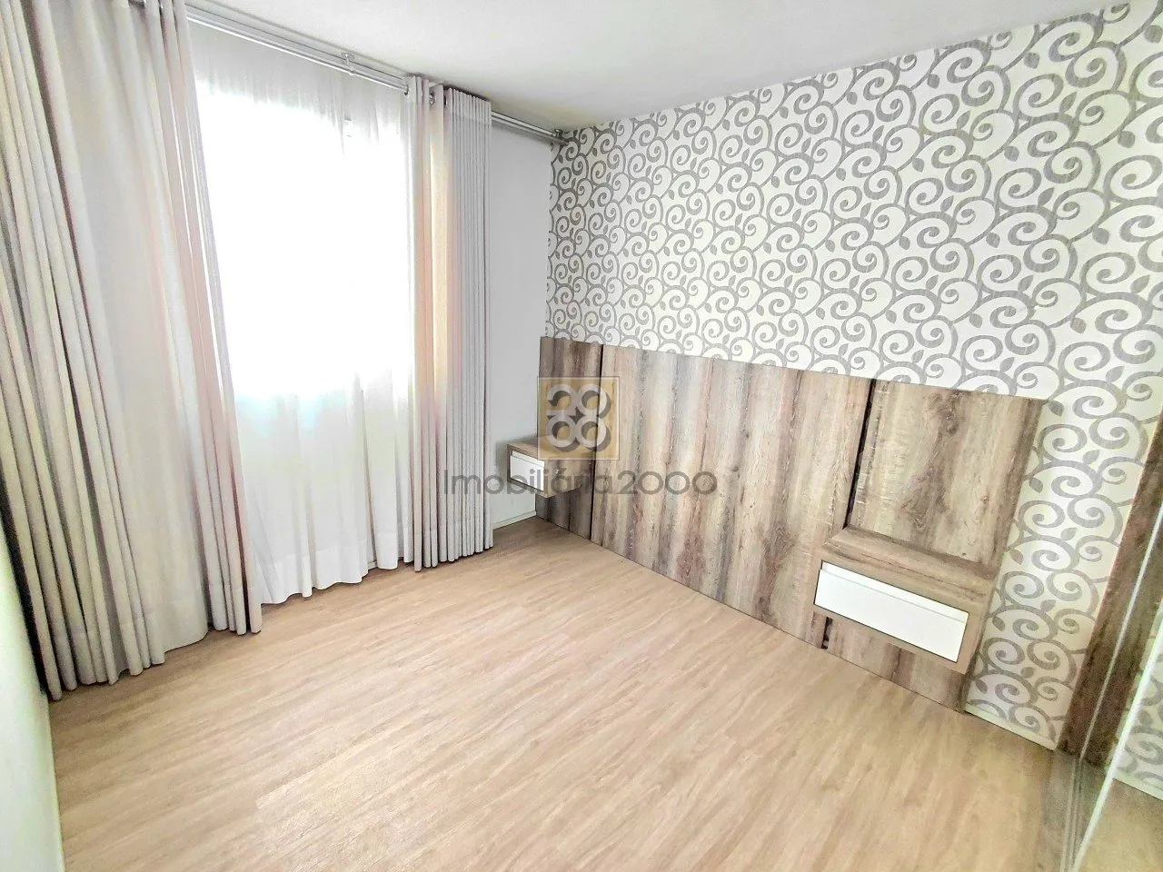 2-bedroom apartment with hardwood floors in the living room — photo 13