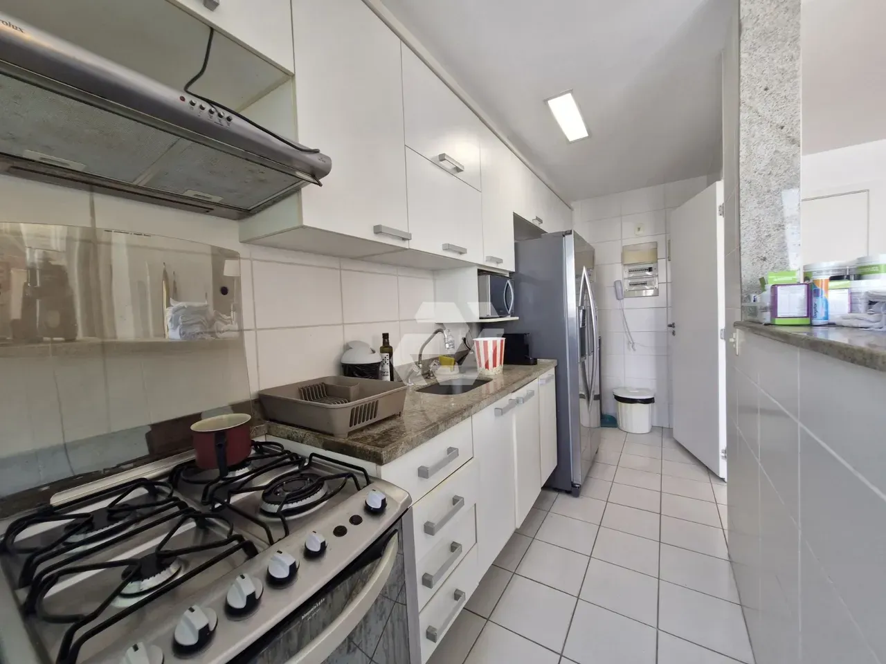 Furnished 4-bedroom apartment with 4 bathrooms — photo 12