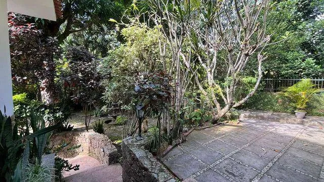 Furnished house, 395 m², with a glass-enclosed balcony — photo 11