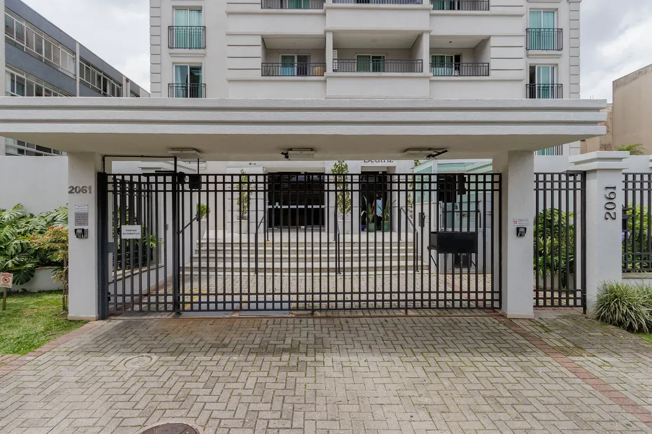 One-bedroom apartment in a building with a coworking space — photo 13