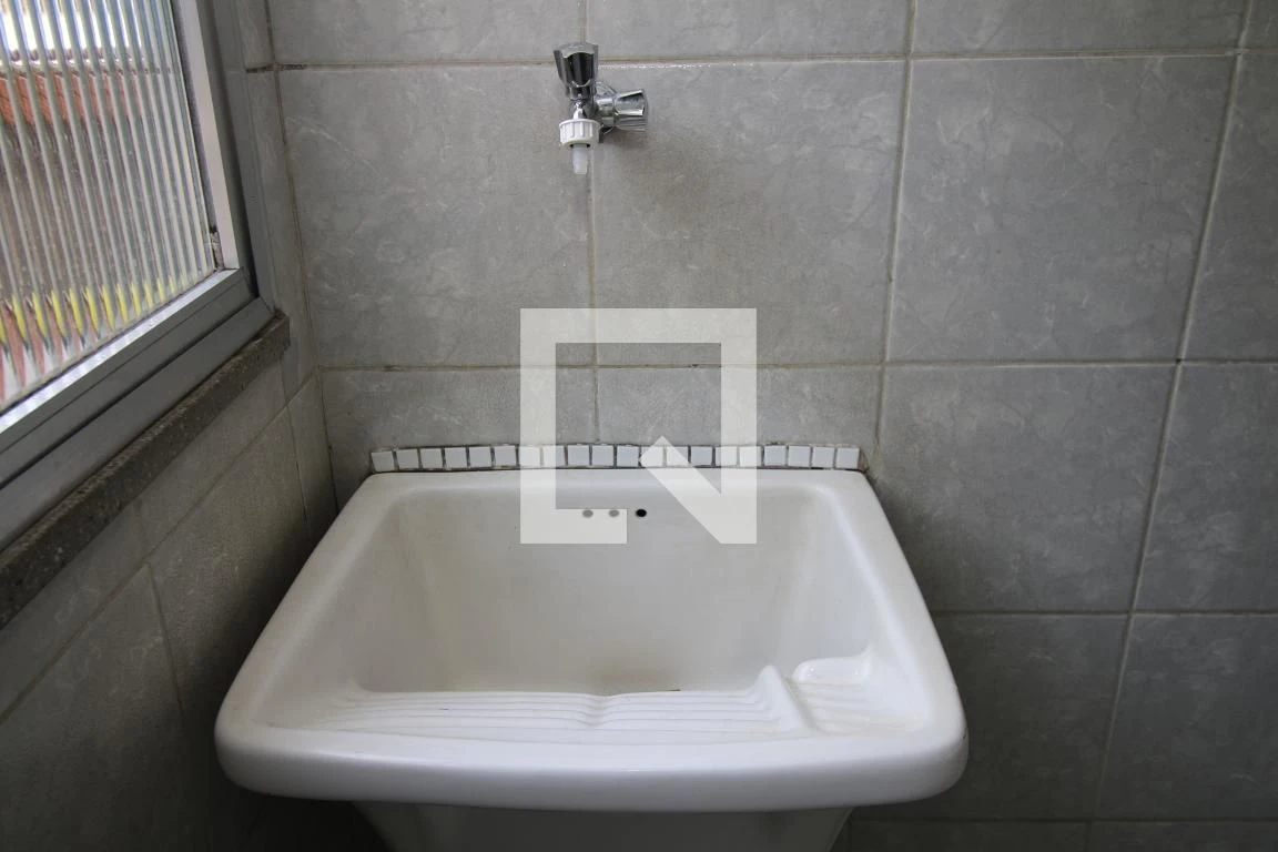 Apartamento para alugar com 2 quartos e 1 banheiro, sem vaga — photo 2