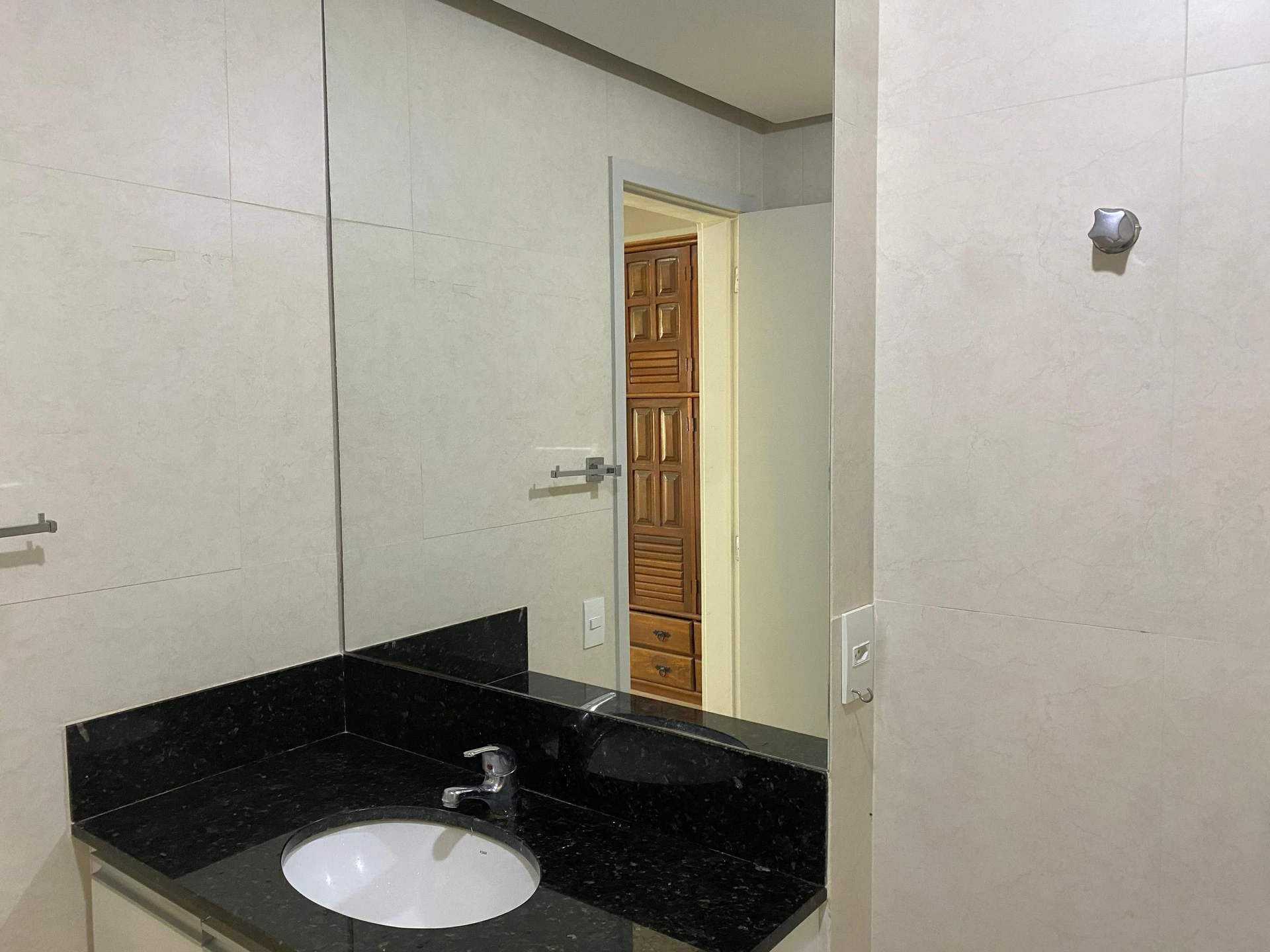 Apartment with 3 bedrooms and built-in wardrobes — photo 41