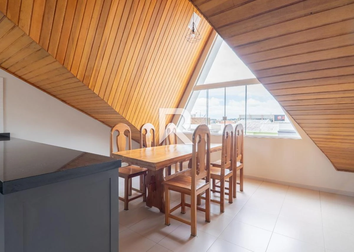 250 m² house with a walk-in closet and a bathtub — photo 10