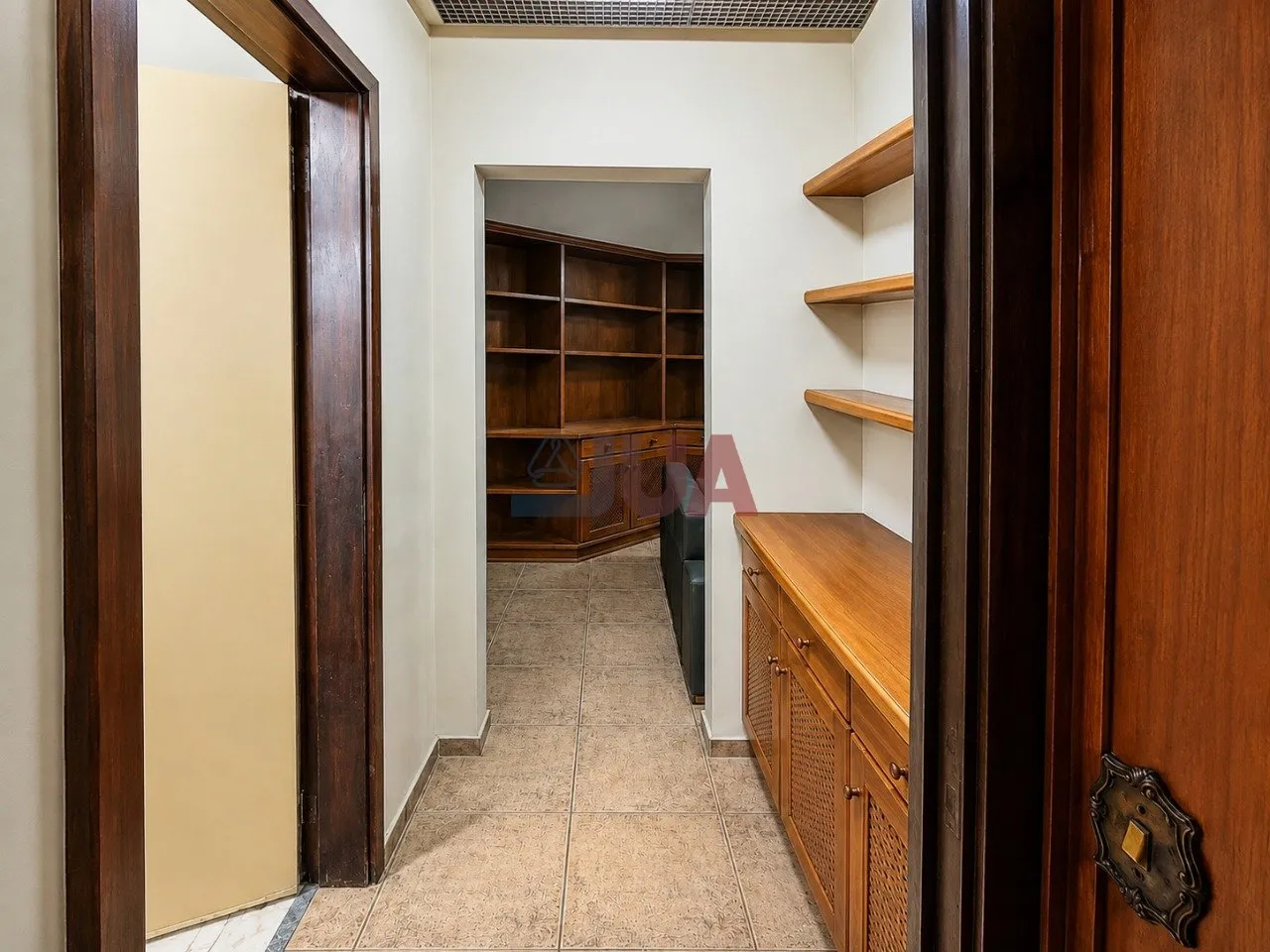 1-bedroom apartment with separate kitchen and 1 parking spot — photo 11
