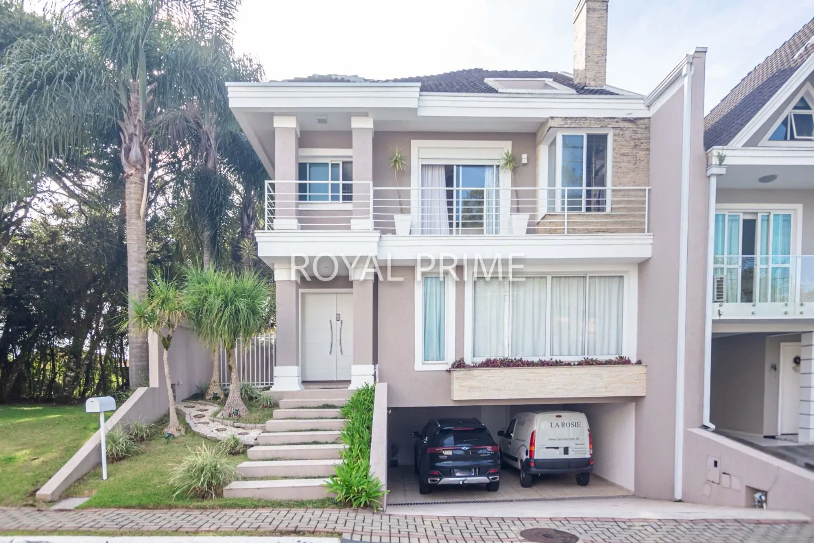 House with 4 bedrooms and private BBQ area