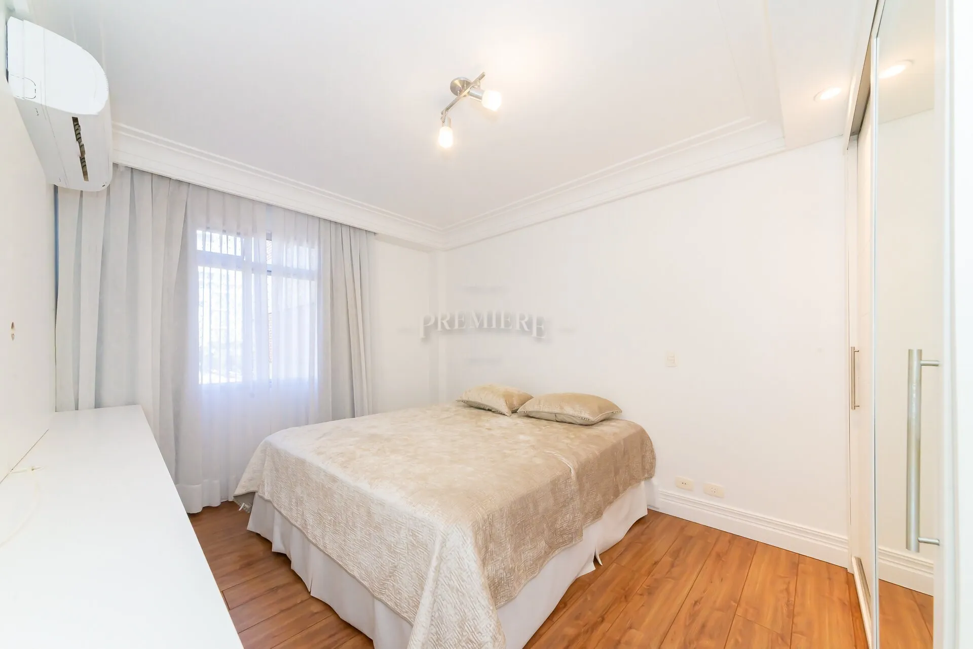 Квартира 152 м² з панорамними вікнами та заскленим балконом — photo 11