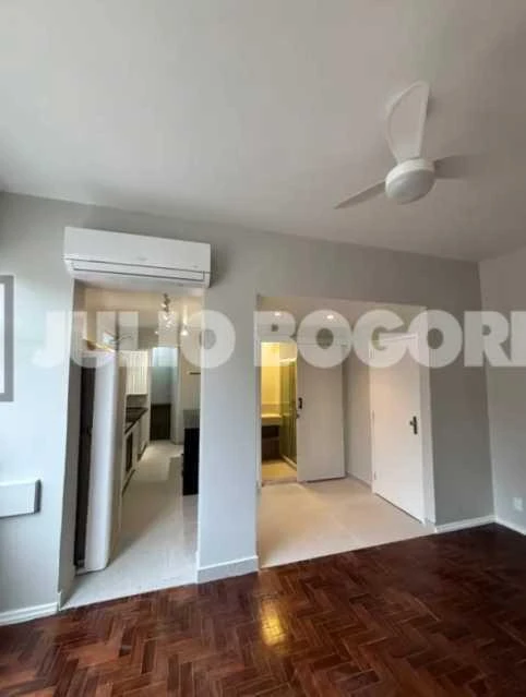 Wood or laminate floors in a 2-bedroom apartment, 65 m² — photo 10