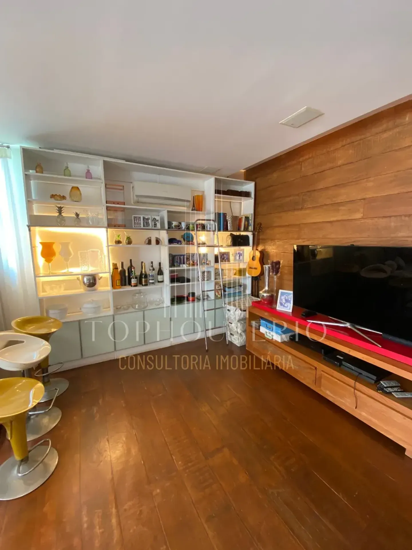 Furnished penthouse with 3 bedrooms and 4 bathrooms — photo 17