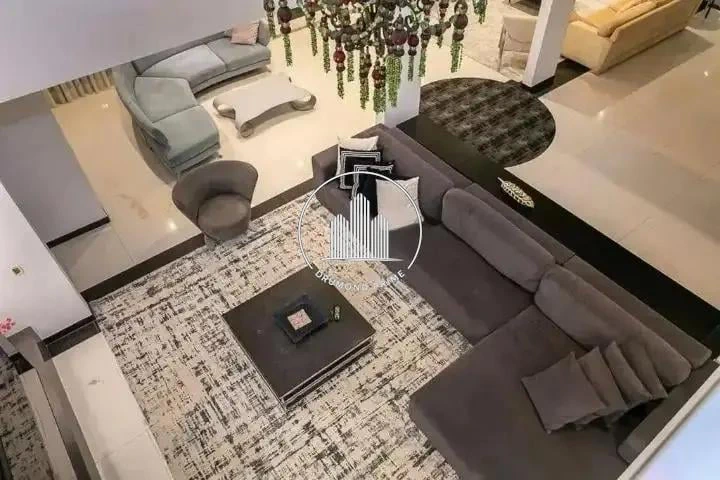 6-bedroom house with 800 m² and a private laundry area — photo 5