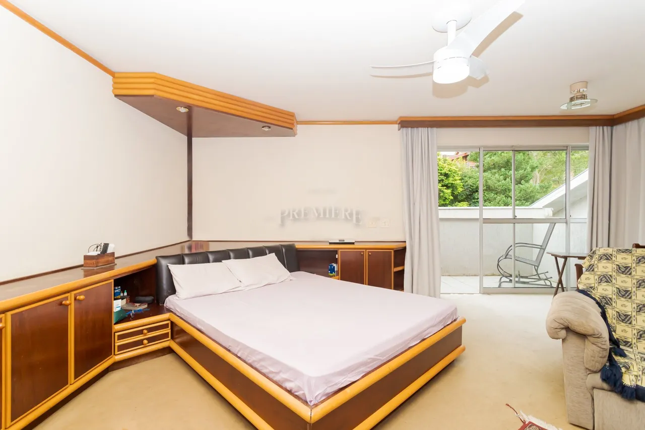 Меблированный дом с 4 спальнями и 5 ванными 716 м² — photo 9