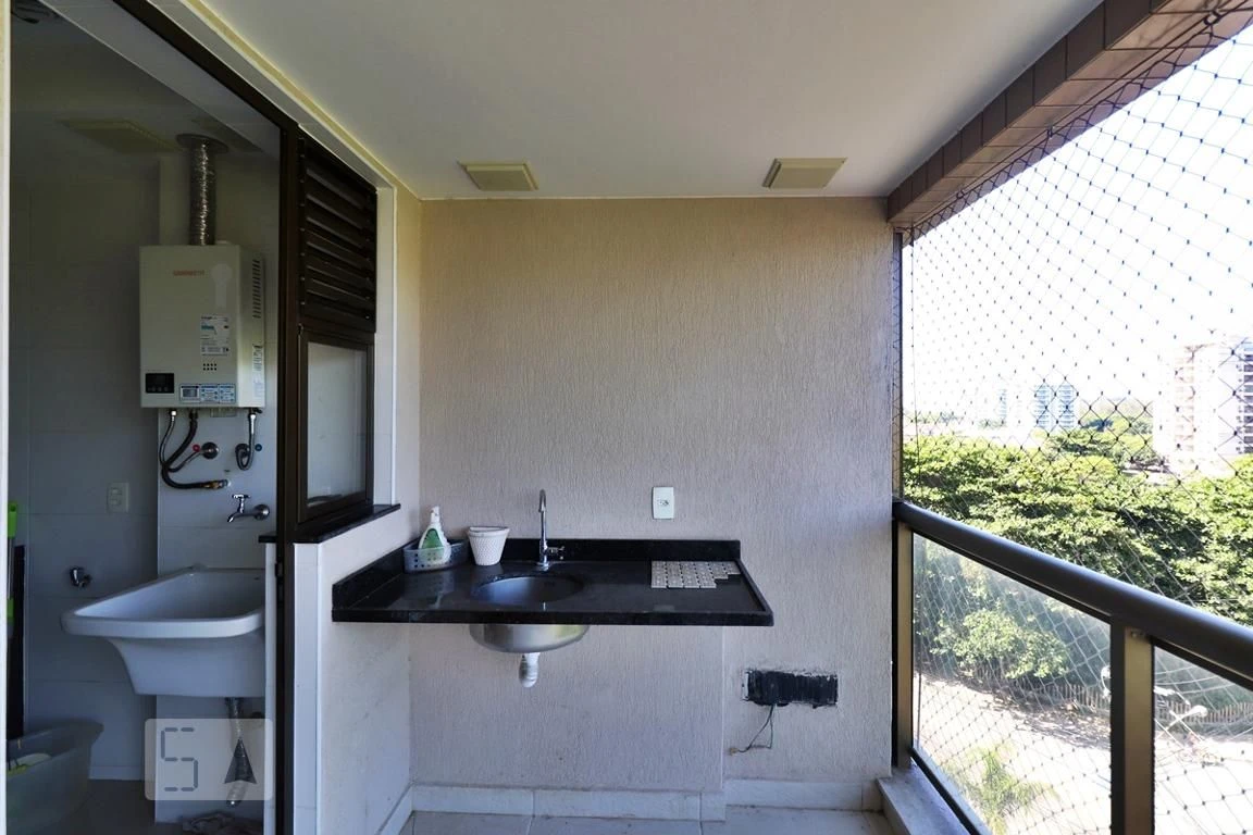Balcony with a grill in a 3-bedroom apartment, 80 m² — photo 20