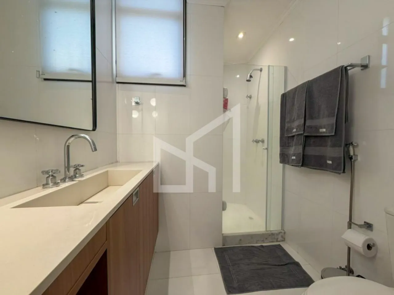 Furnished apartment with a glassed-in balcony — photo 4