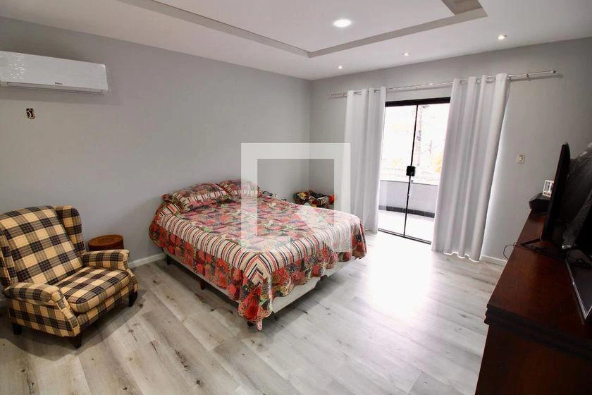 Furnished house, 260 m², with a bathtub — photo 10