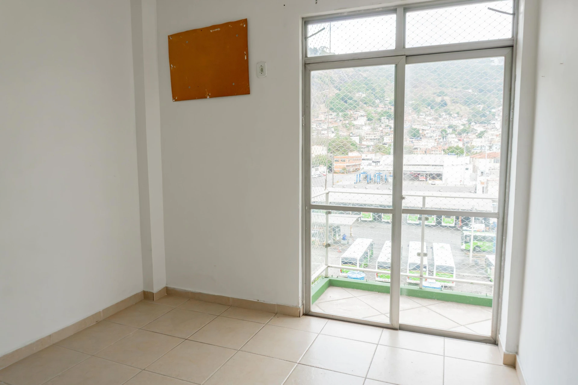 Apartamento sem mobília com 2 quartos e varanda — photo 21