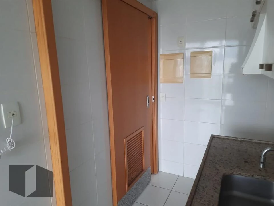3-bedroom apartment with balcony and city views — photo 28
