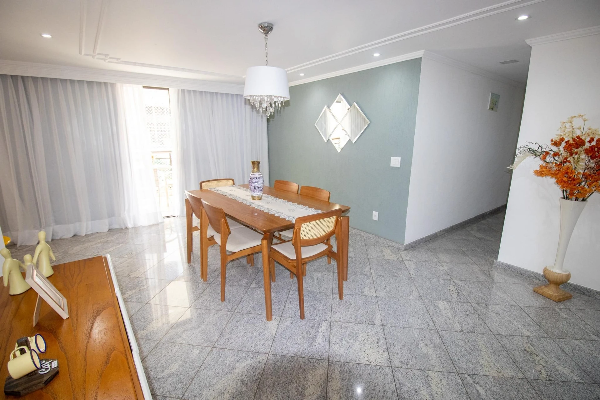 Furnished apartment with 3 bedrooms and a balcony — photo 35
