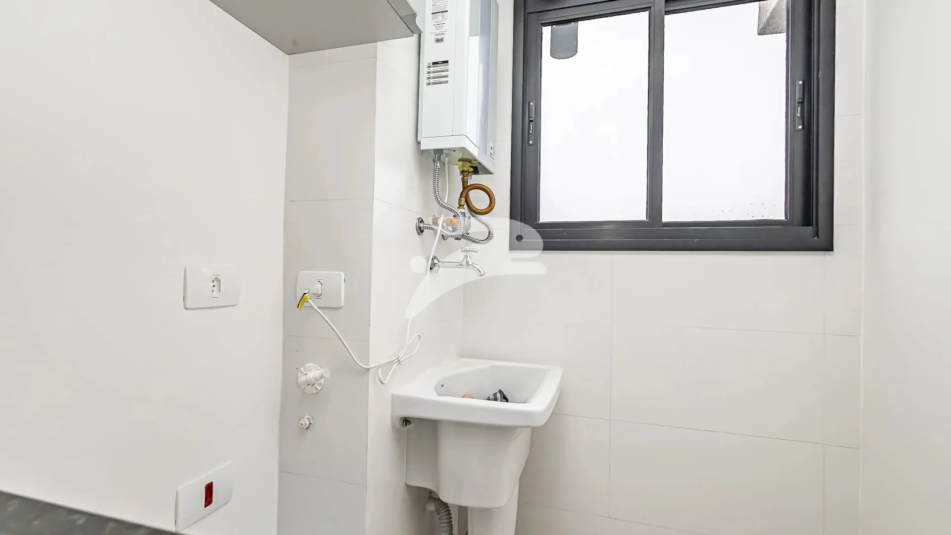 Furnished 2-bedroom apartment with 1 bathroom — photo 12