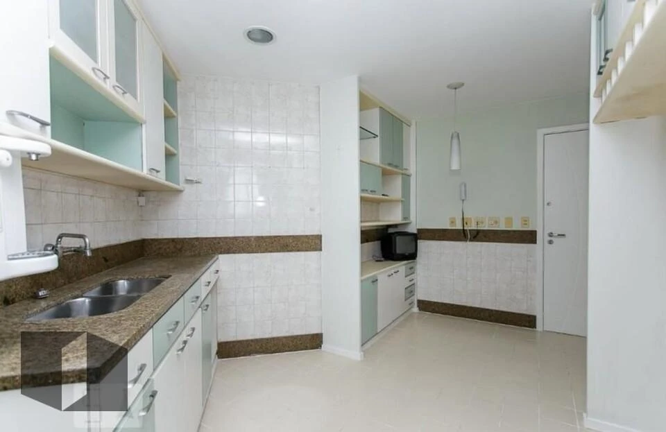 Квартира з 3 спальнями та заскленим балконом — photo 38