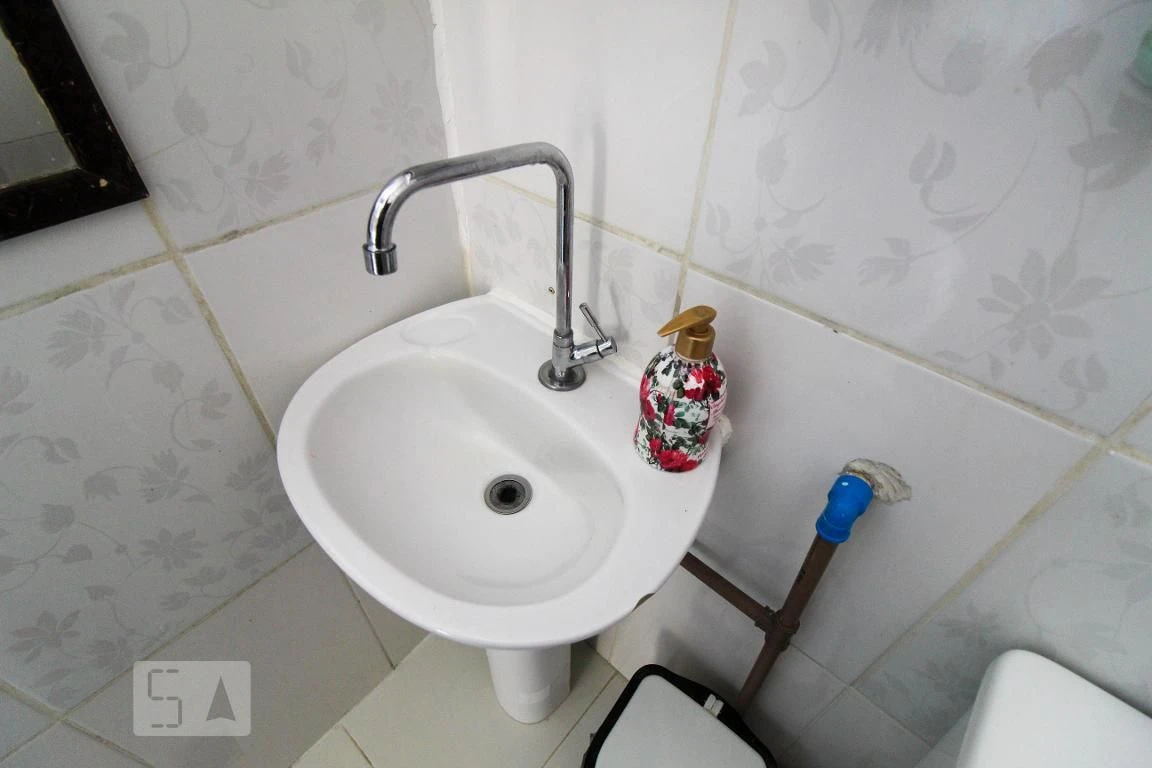 Furnished 2-bedroom apartment with balcony and laundry area — photo 38