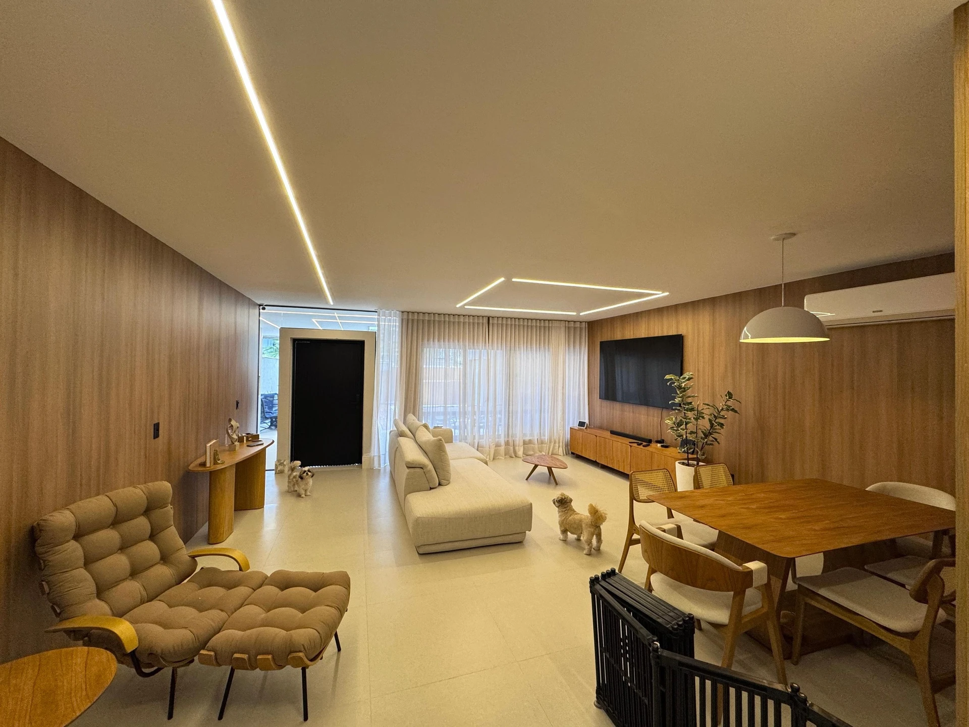 Будинок 280 м² із заскленим балконом та панорамними вікнами — photo 39