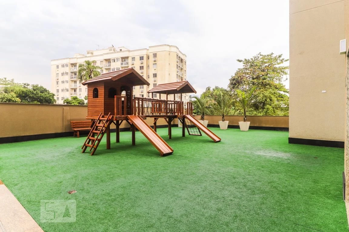 Furnished 1-bedroom apartment with a glassed balcony — photo 17