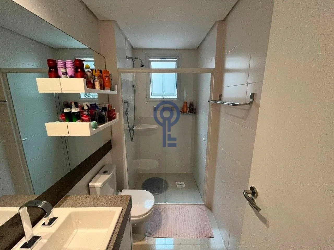 Furnished 4-bedroom apartment with 1 en-suite bath — photo 17
