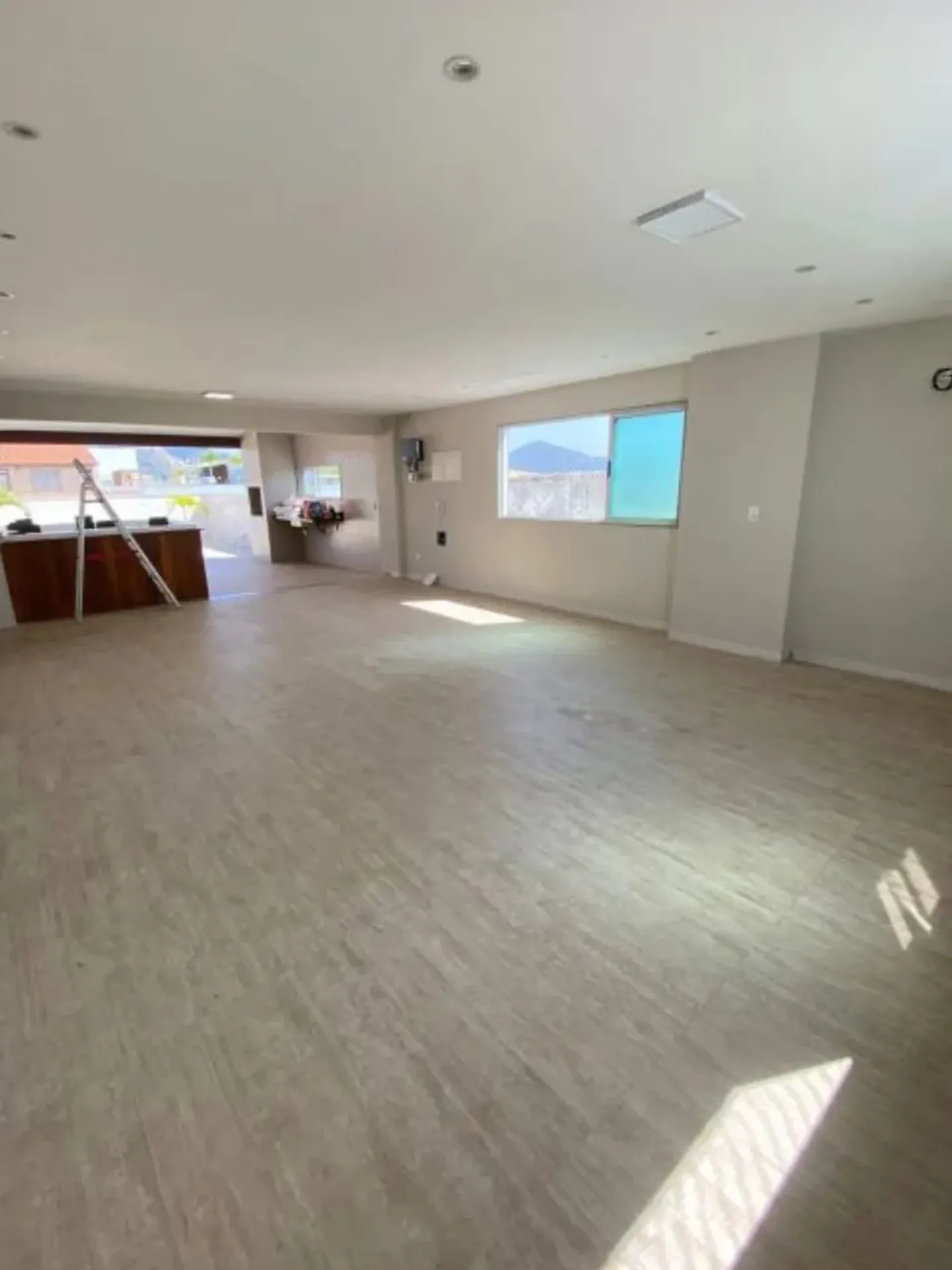 Duplex com 4 quartos, cozinha aberta a gás e 340 m² — photo 38