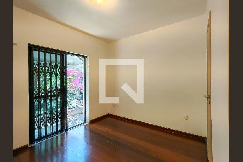Rental house with 5 bedrooms and a balcony — photo 3