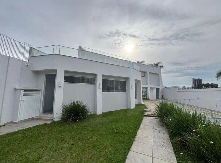 House with 3 en-suite bedrooms and 6 bathrooms — photo 6