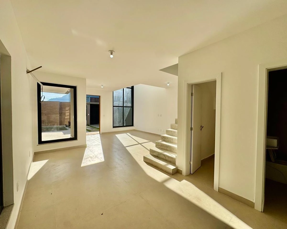 House, 240 m², with a glass-enclosed balcony — photo 18