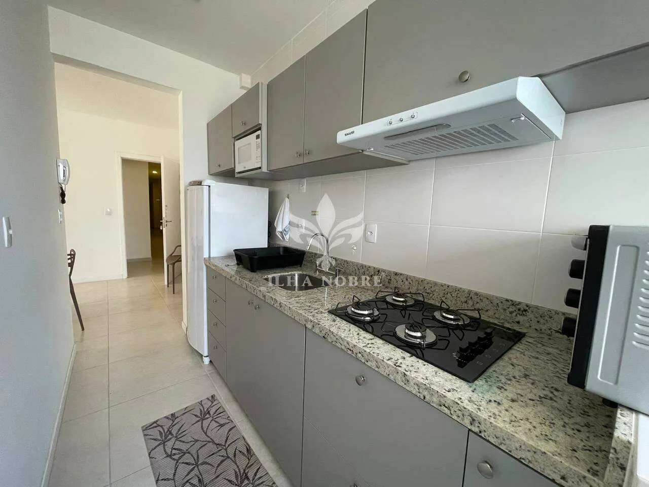 Furnished 3-bedroom apartment with 1 suite and balcony — photo 2