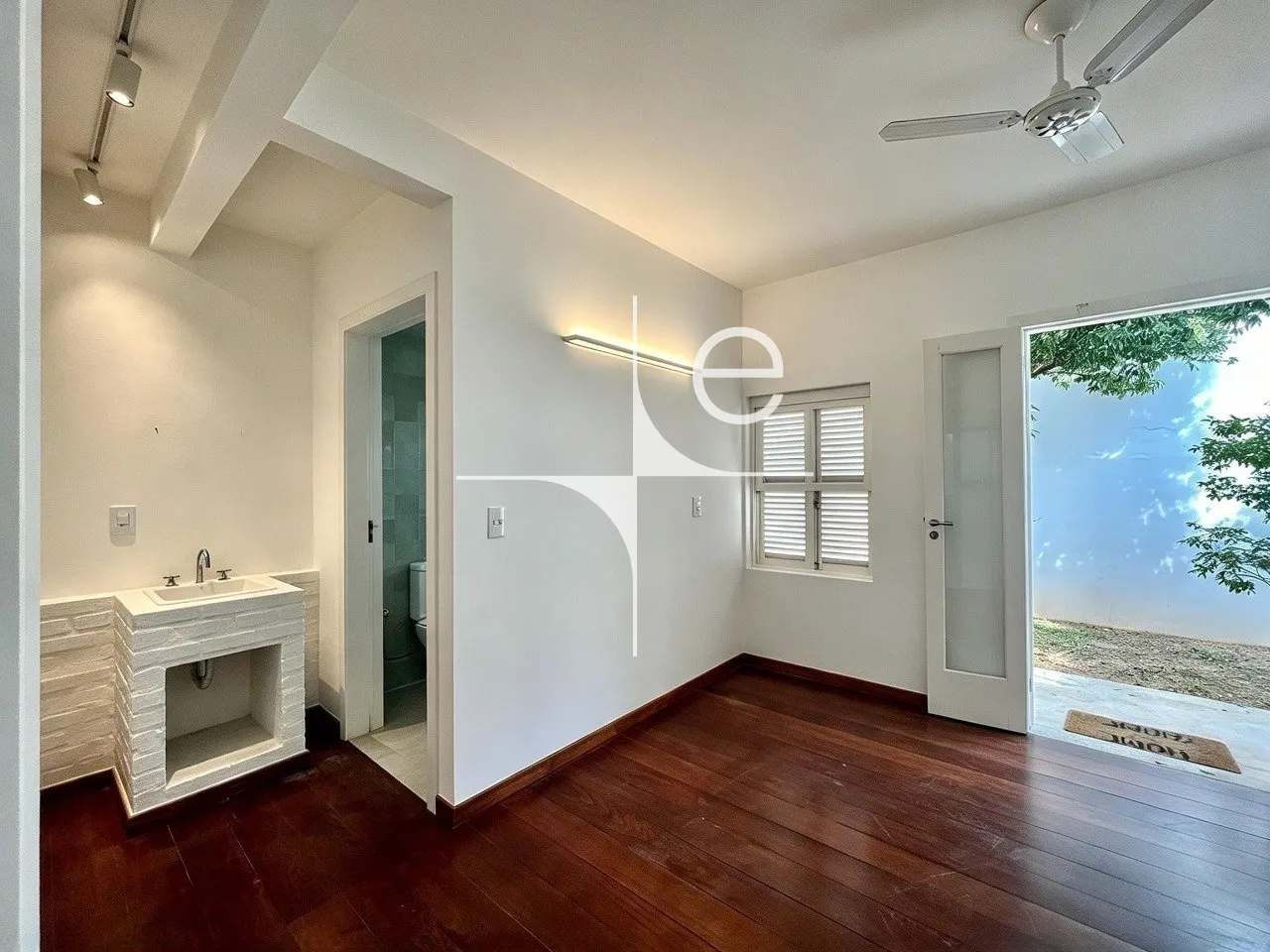 Water view in a 3-bedroom house, 220 m² — photo 34