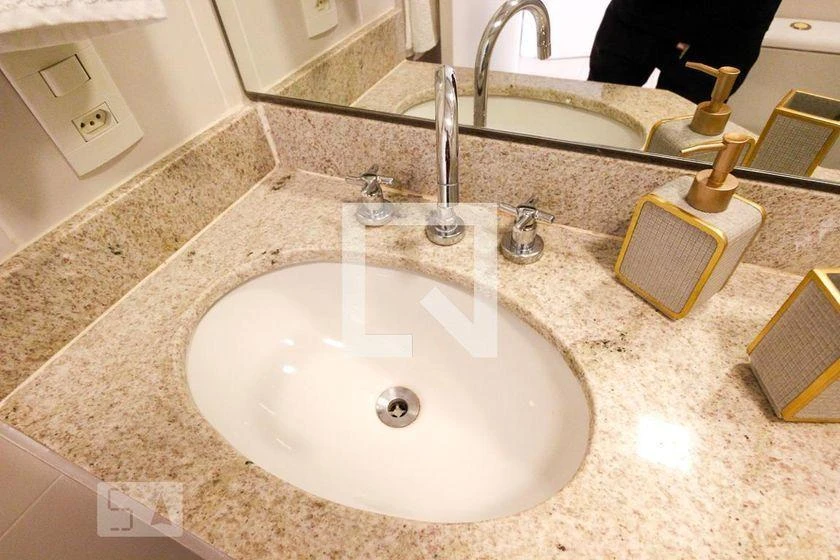 House for rent with 4 en-suite bedrooms and 450 m² — photo 5