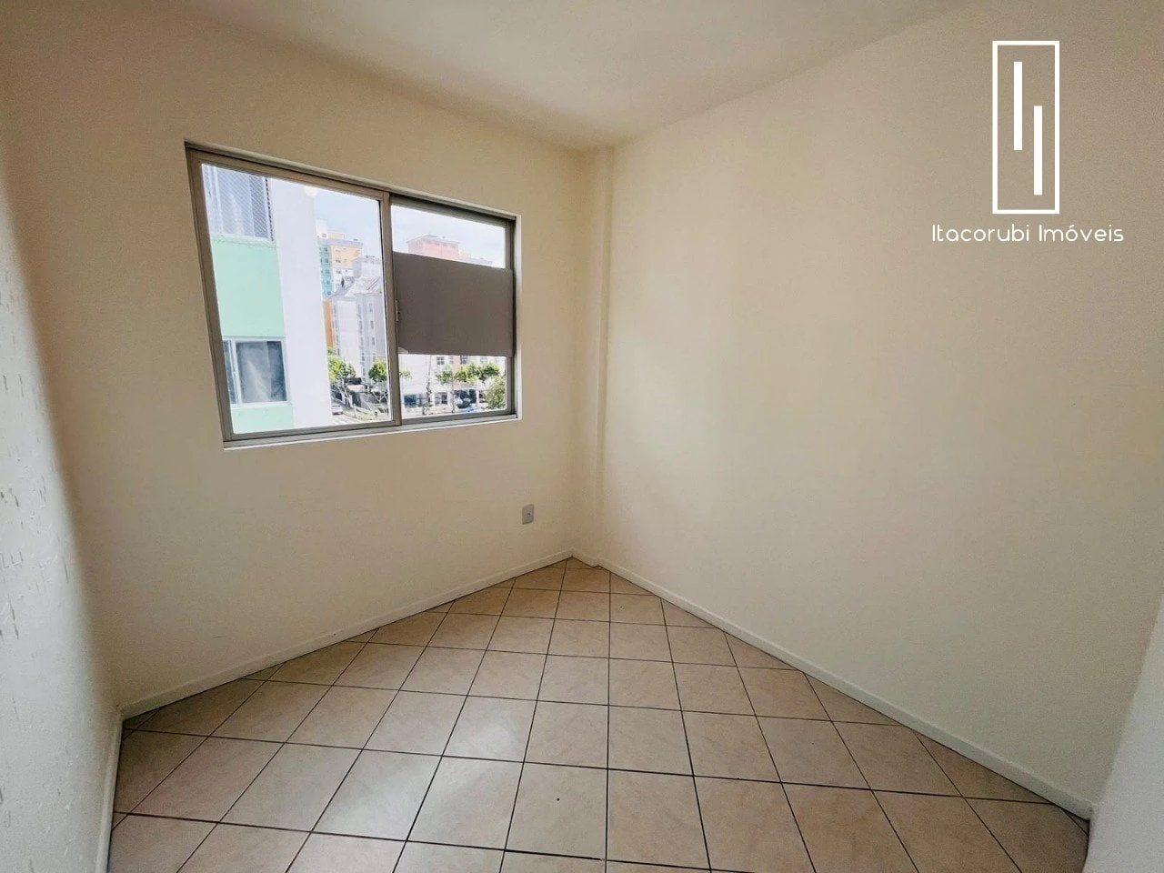 2-bedroom apartment with a mountain view — photo 8