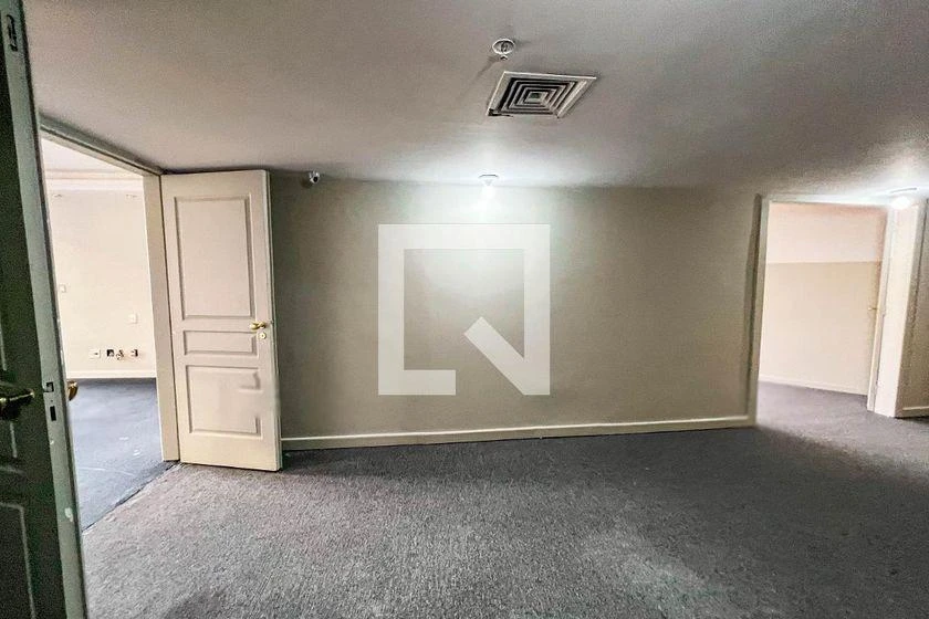 Apartment with 8 bedrooms, 3 bathrooms and 350 m² — photo 9