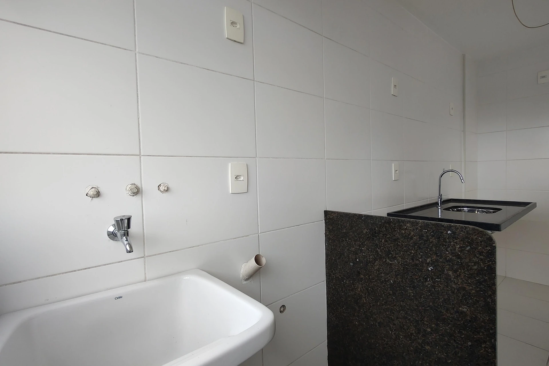 Apartamento sem mobília com 2 quartos e varanda — photo 25