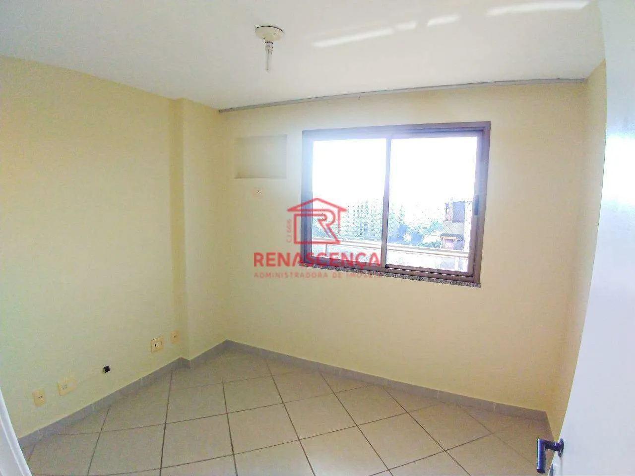 Apartamento com 2 quartos e varanda com área de lavanderia — photo 7