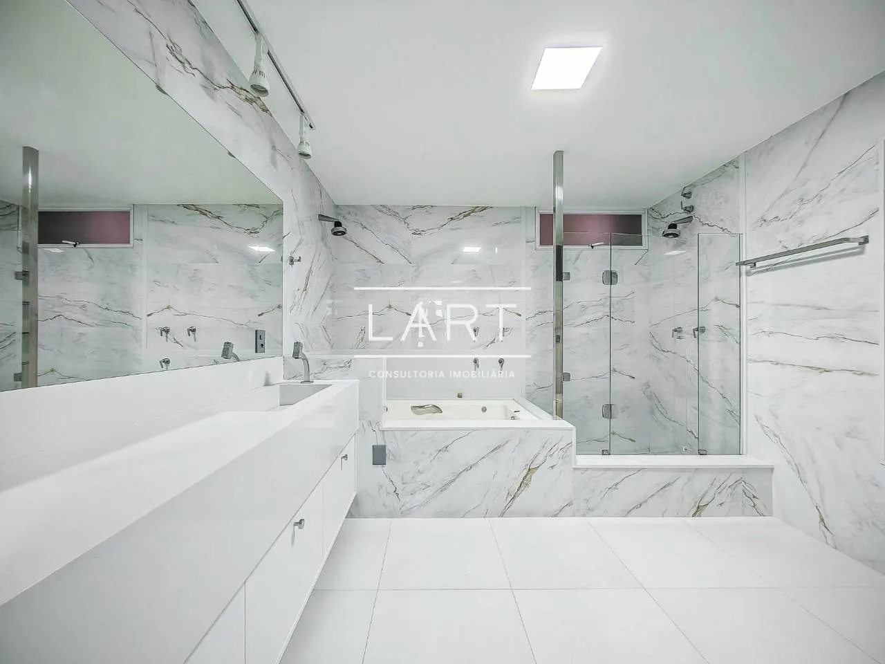 Furnished apartment, 465 m², with a water view — photo 7